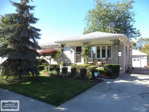 25375 Arlington, Roseville, MI 48066