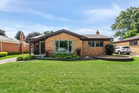8834 Radner, Sterling Heights, MI 48314