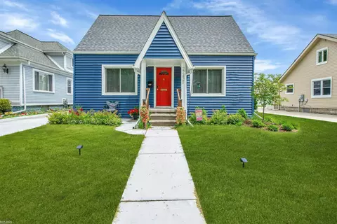 22421 Clairwood, Saint Clair Shores, MI 48080