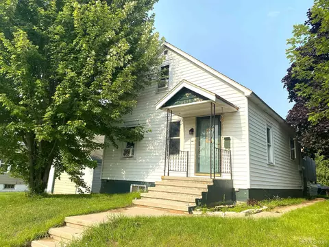 619 N 8th, Gladstone, MI 49837
