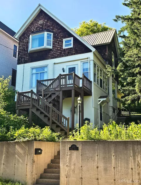 235 Wright, Hancock, MI 49930 photo 8