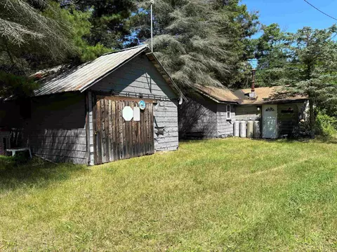 12221 5th, Marion, MI 49665