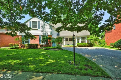 19789 Wedgewood, Grosse Pointe Woods, MI 48236