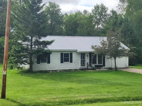 260 W Ice Lk, Iron River, MI 49935