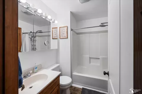 Bath - 125 Smith, Temperance, MI 48182 photo 1 of 2