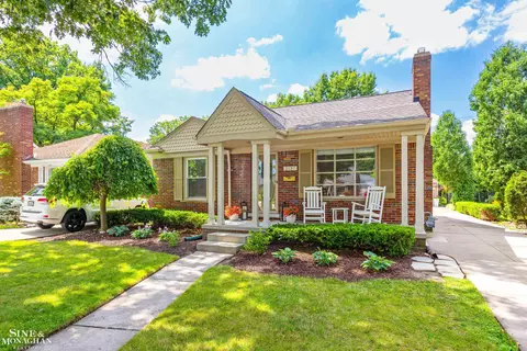 2137 Stanhope, Grosse Pointe Woods, MI 48236