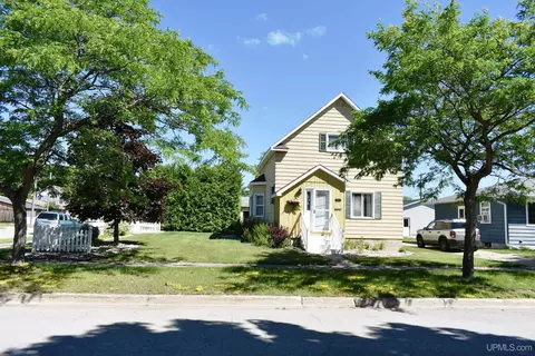 1522 Dakota, Gladstone, MI 49837