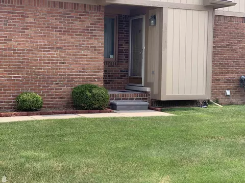 16740 Country Ridge Ct #94, Macomb, MI 48044