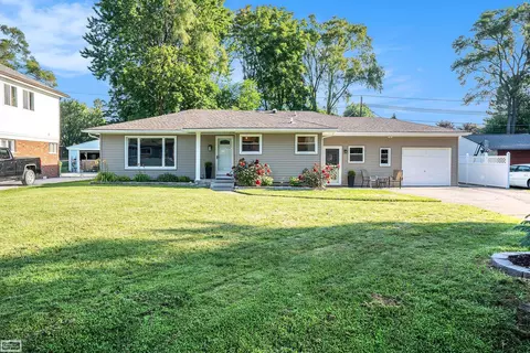 23253 Lynnhurst, Macomb, MI 48042