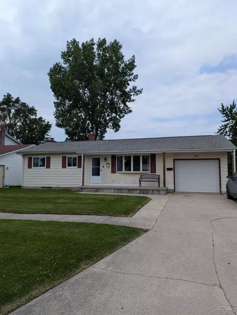 736 Caravelle, Saginaw, MI 48604