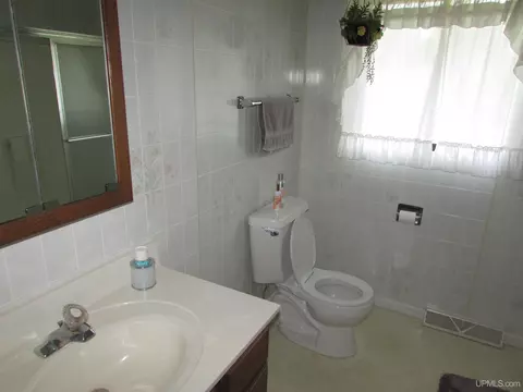 Bath - 22 Tuttle, L'anse, MI 49946 photo 1 of 6