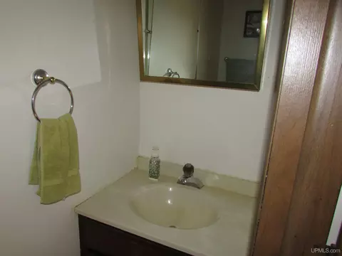 Bath - 22 Tuttle, L'anse, MI 49946 photo 4 of 6