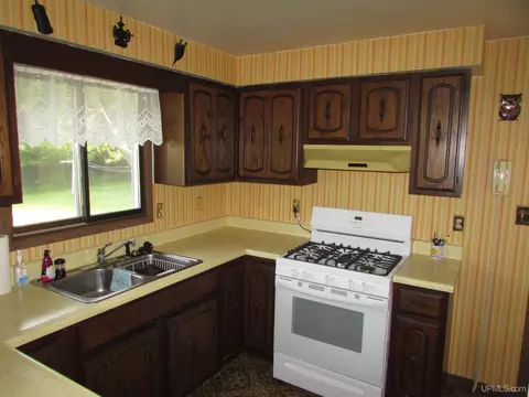 Kitchen - 22 Tuttle, L'anse, MI 49946 photo 3 of 3