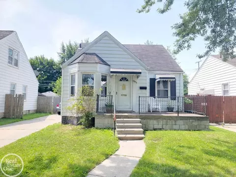19976 Kenosha, Harper Woods, MI 48225