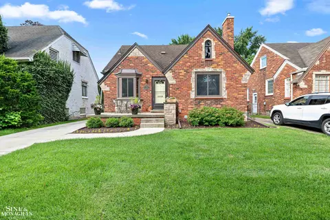 411 Cloverly, Grosse Pointe Farms, MI 48236