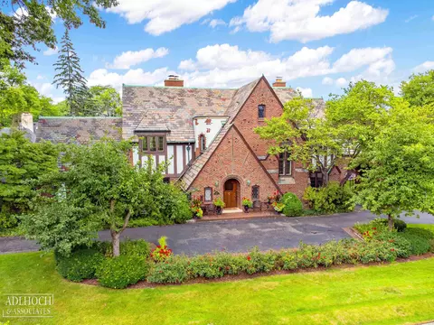 1100 Three Mile, Grosse Pointe Park, MI 48230