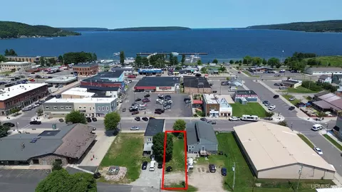 124 E Superior, Munising, MI 49862