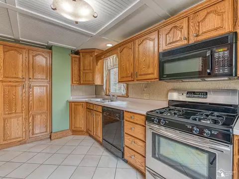 Kitchen - 303 N Roessler, Monroe, MI 48162 photo 2 of 3