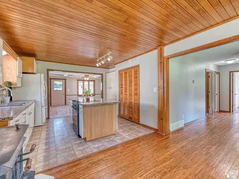 1102 Feltis, Temperance, MI 48182 photo 14