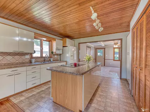 1102 Feltis, Temperance, MI 48182 photo 8