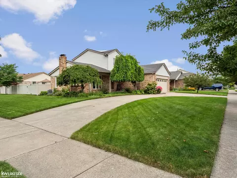 46219 Loveland, Macomb, MI 48044