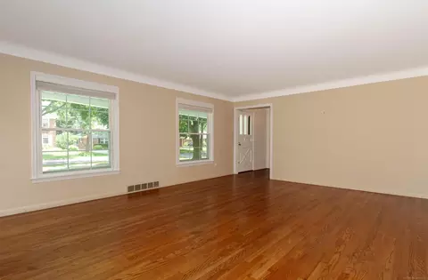 55 Roslyn, Grosse Pointe Shores, MI 48236 photo 6