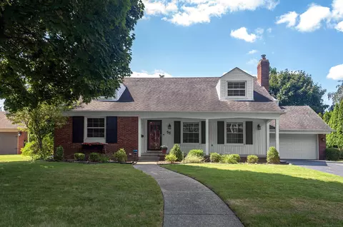 55 Roslyn, Grosse Pointe Shores, MI 48236