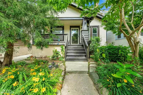 1092 Lakepointe, Grosse Pointe, MI 48230