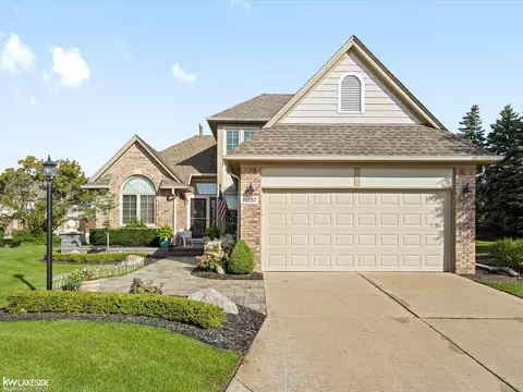 16287 Paint Crk, Macomb, MI 48042