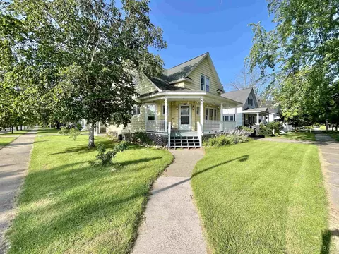 1322 S 8th, Escanaba, MI 49829