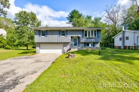 n1440 Oak Park Drive, Menominee, MI 49858