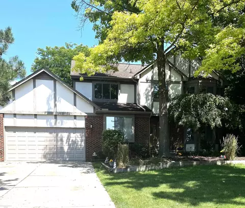 2079 Willow Leaf Ct N, Rochester Hills, MI 48309