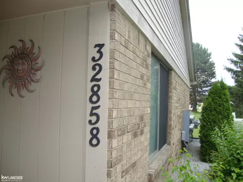 32858 Harmon, Roseville, MI 48066