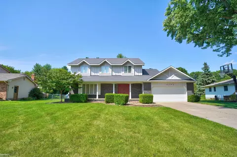 5595 Old Franklin, Grand Blanc, MI 48439