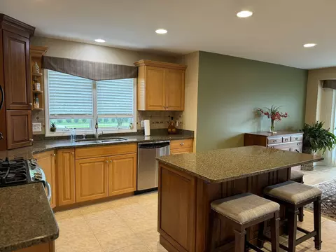 Kitchen - 50493 August, Macomb, MI 48044 photo 3 of 8
