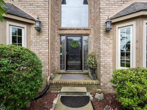 49193 Frances, Macomb, MI 48044 photo 2