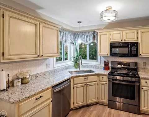 49193 Frances, Macomb, MI 48044 photo 14