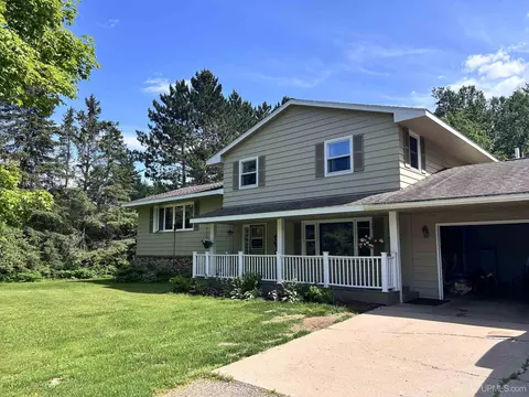 2813 Us 41 W, Ishpeming, MI 49849