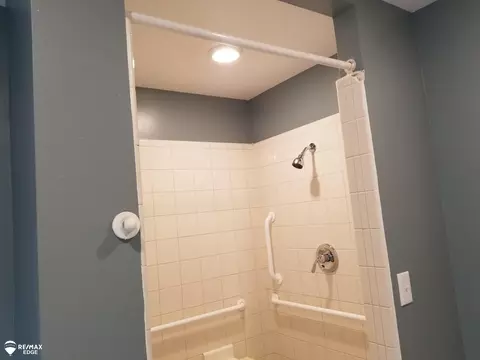 Bath - 1238 Huron, Flint, MI 48507 photo 3 of 3