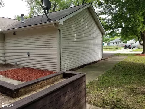 Exterior - 1238 Huron, Flint, MI 48507 photo 3 of 6
