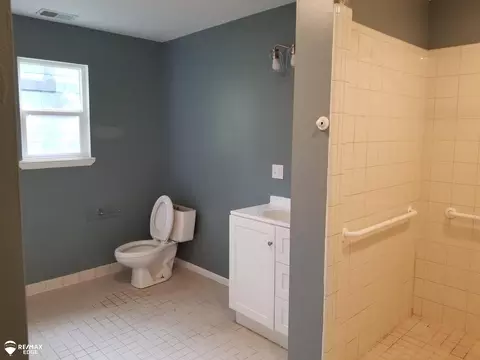 Bath - 1238 Huron, Flint, MI 48507 photo 1 of 3
