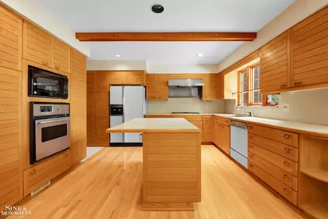 Kitchen - 829 Trombley, Grosse Pointe Park, MI 48230 photo 2 of 4