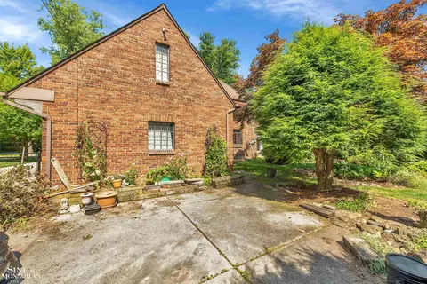 Exterior - 829 Trombley, Grosse Pointe Park, MI 48230 photo 6 of 10