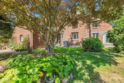 Exterior - 829 Trombley, Grosse Pointe Park, MI 48230 photo 4 of 10