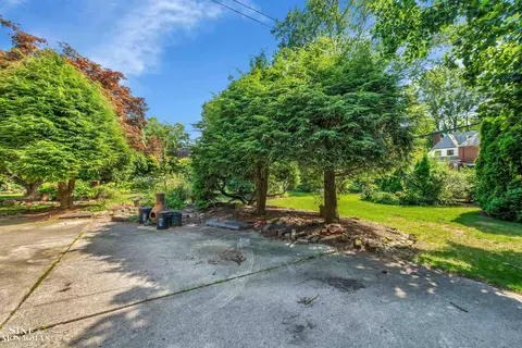 Exterior - 829 Trombley, Grosse Pointe Park, MI 48230 photo 7 of 10