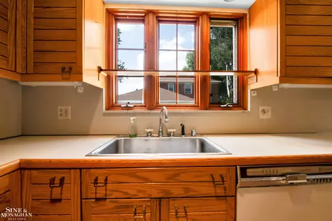 Kitchen - 829 Trombley, Grosse Pointe Park, MI 48230 photo 3 of 4