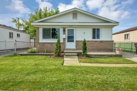 20190 Vermander Ave, Clinton Township, MI 48035
