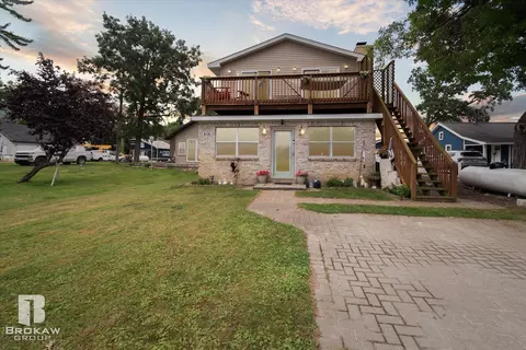 6110 Oakhurst Park, Akron, MI 48701