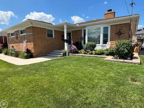 22619 Shorewood, Saint Clair Shores, MI 48081