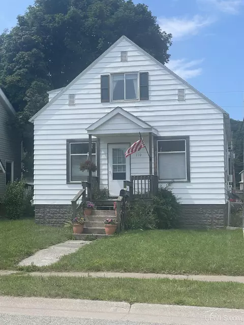 110 Chestnut, Munising, MI 49862